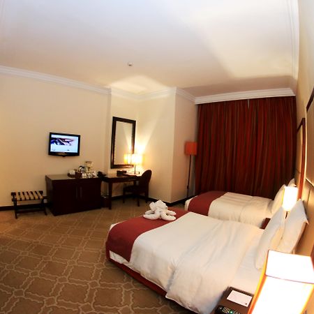 Grand Regal Hotel Doha Bagian luar foto