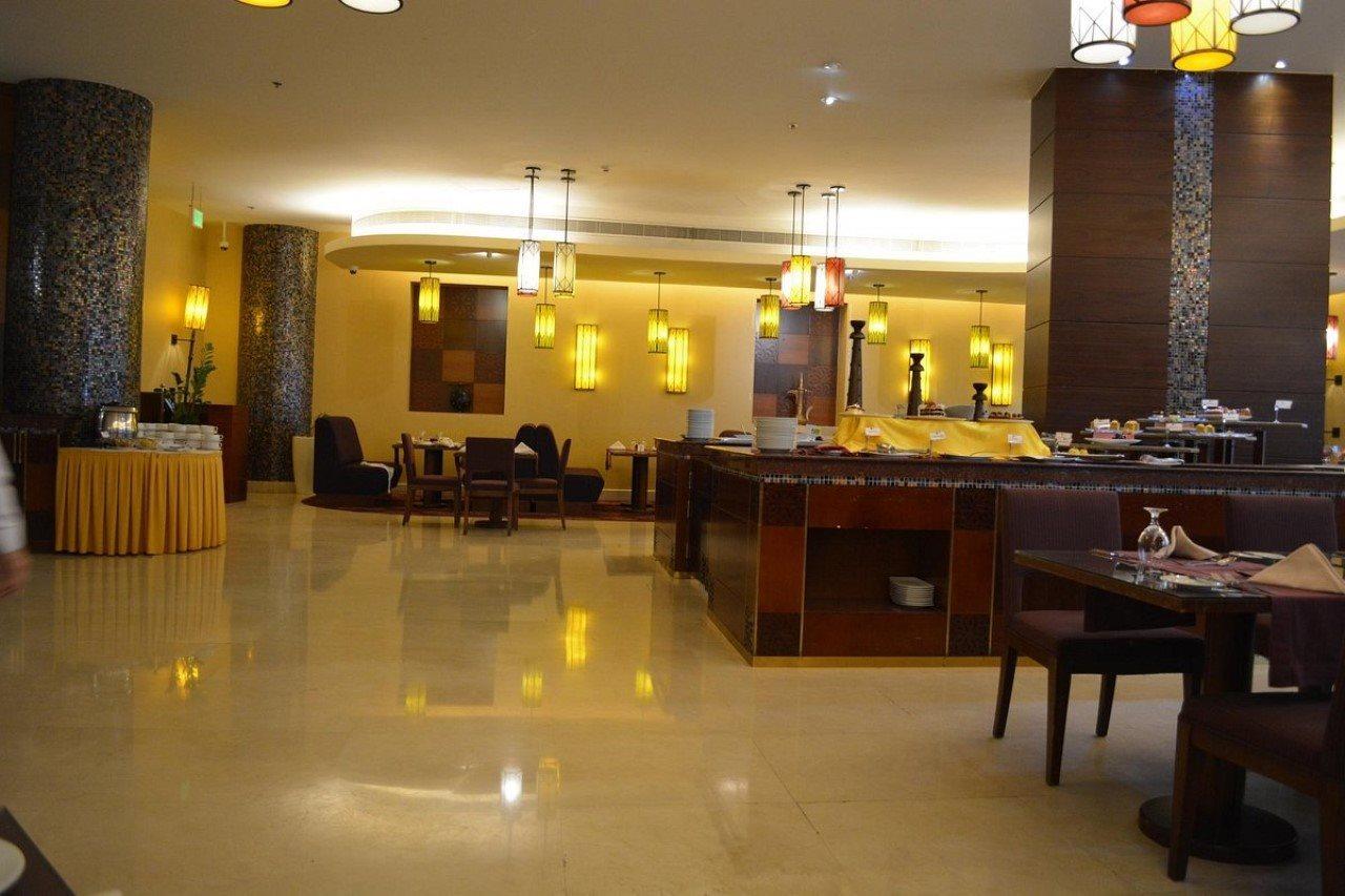 Grand Regal Hotel Doha Bagian luar foto