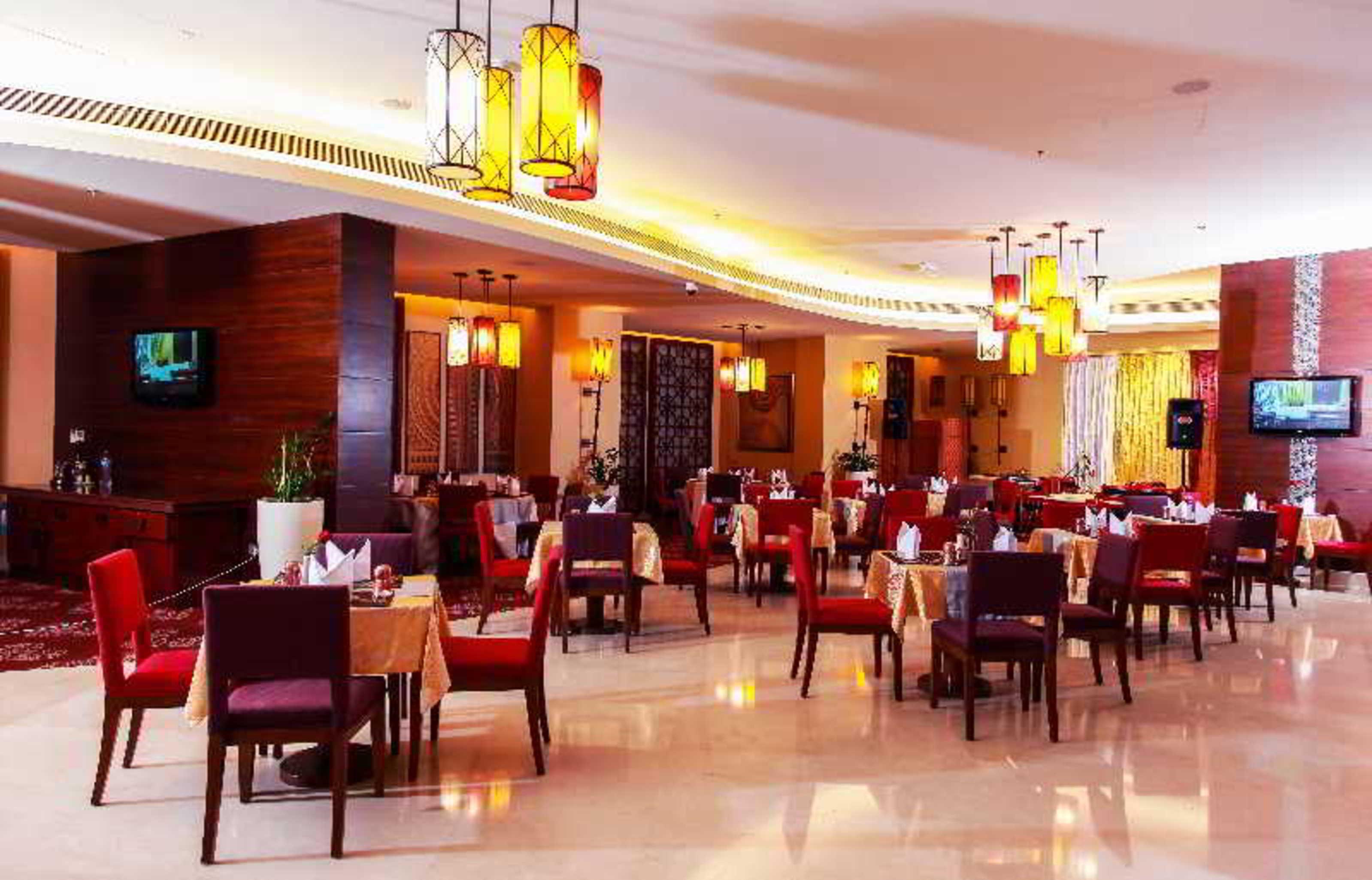 Grand Regal Hotel Doha Bagian luar foto